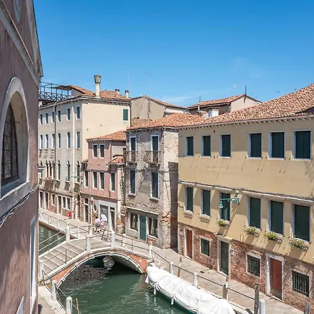 Ca' Dell'artista With Terrace Daire *